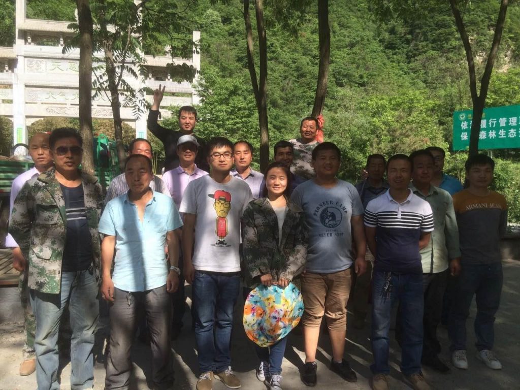 用汗水挥舞激情 用行动书写承诺