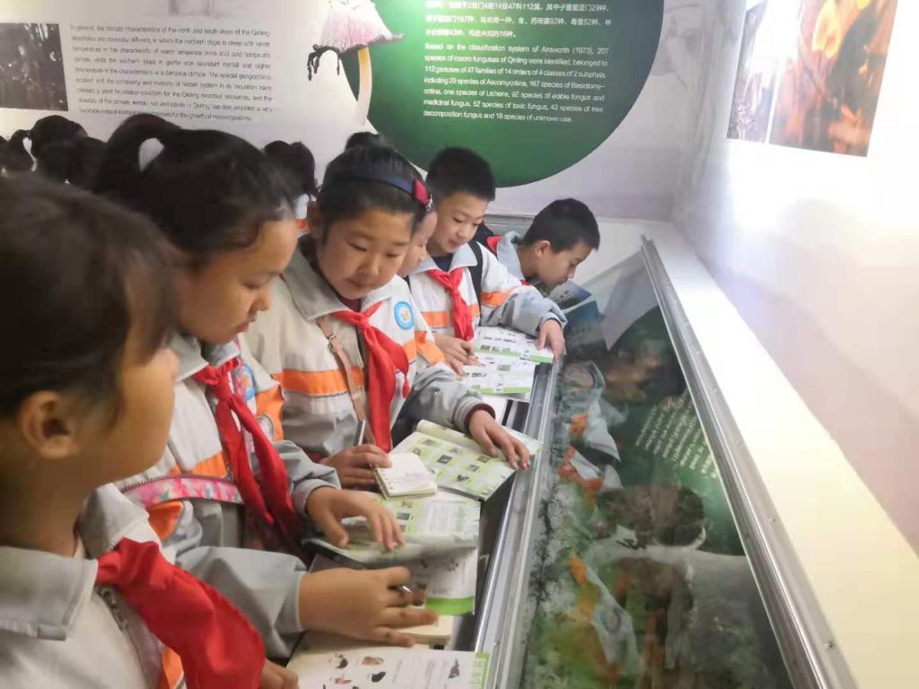 秦岭国家植物园和鄠邑区教科局共建青少年科普教育研学基地暨研学观摩活动隆重举行